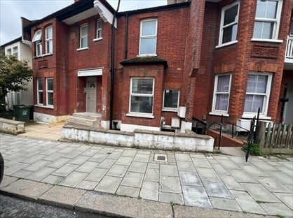 Studio Flat, Shrubbery Road, SW16