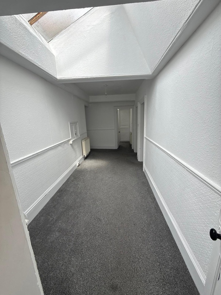 4 Bed Flat, White Court, BN3 photo 3