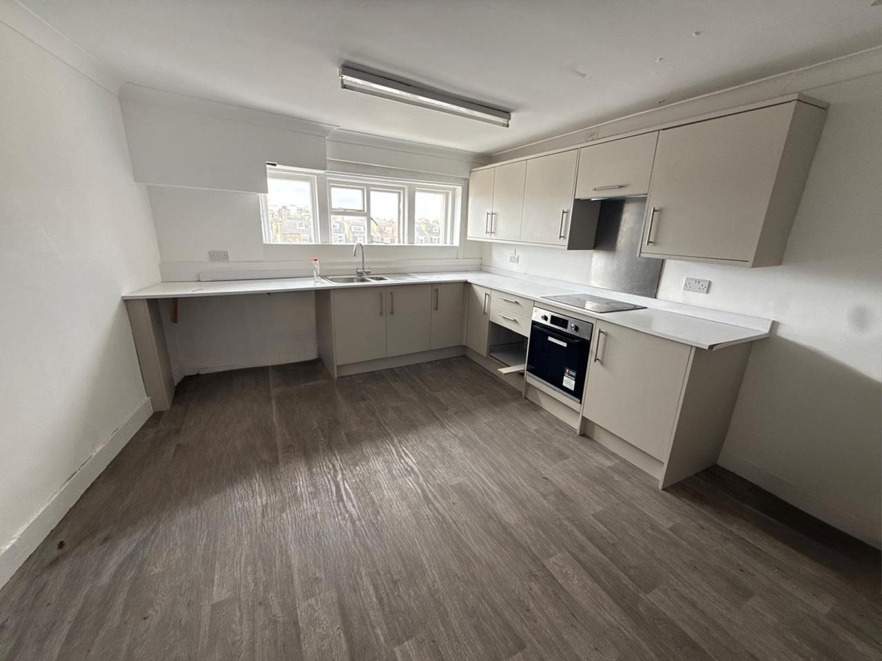 4 Bed Flat, White Court, BN3