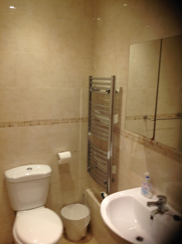 2 Bed Flat, Penarth Road, CF11 photo 3