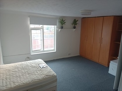 Room in a Shared House, Military Road, CO1
