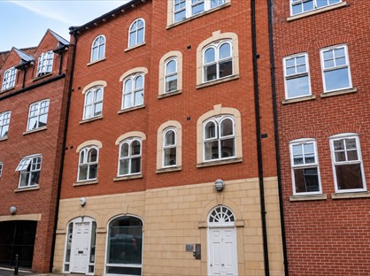 2 Bed Flat, Kingsway, WA14