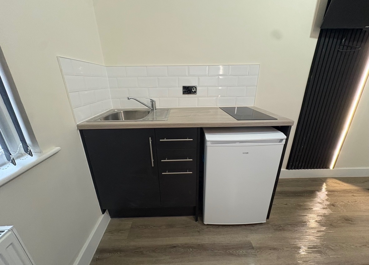Room in a Shared House, Dacy Road, L5 photo 5