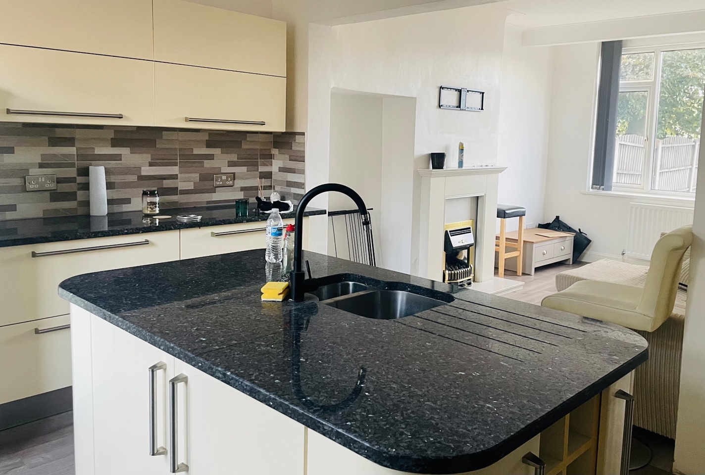 3 Bed Semi-Detached House, Sheffield Rd, S9