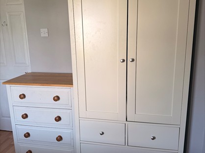 Room in a Shared House, Green End, KT9