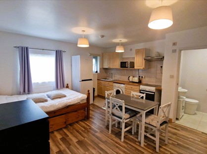Studio Flat, Farm Close, OX5