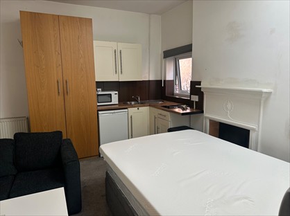 Studio Flat, Cowbridge Road, CF31
