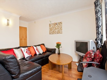 3 Bed Flat, Kings Court, B1