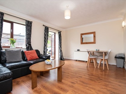 3 Bed Flat, Kings Court, B1