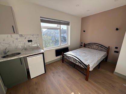 Room in a Shared House, Pembroke Avenue, EN1