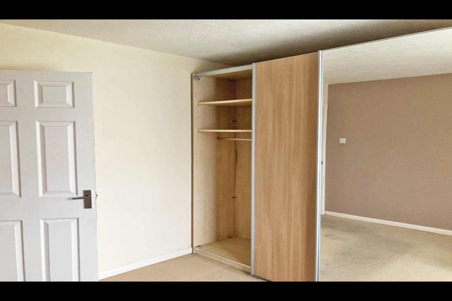 1 Bed Flat, Middleton Close, SO18 photo 4