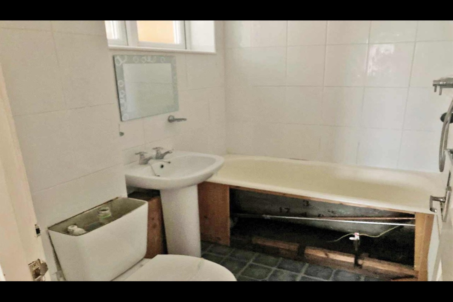 1 Bed Flat, Middleton Close, SO18 photo 5