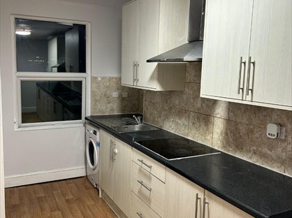 5 Bed Detached House, Derwent Drive, UB4