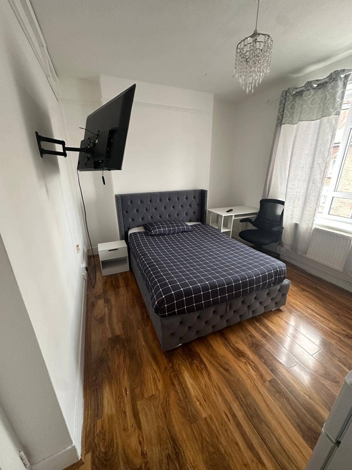 Room in a Shared Flat, Clapham High Street, SW4