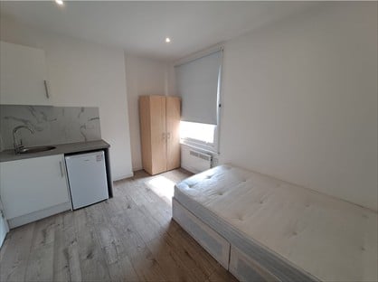 Room in a Shared House, Westbury Road, KT3