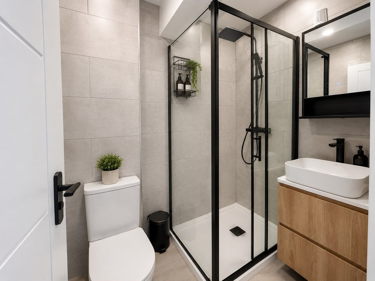2 Bed Flat, Kings Road, BN1 photo 3