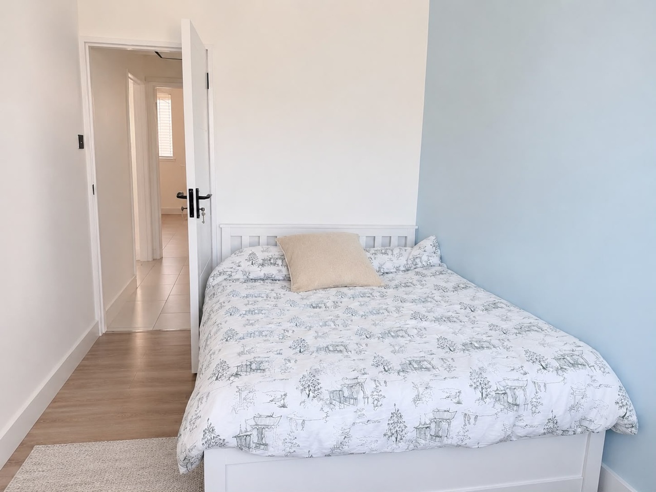 2 Bed Flat, Kings Road, BN1 photo 4