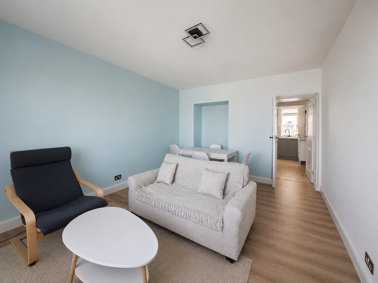 2 Bed Flat, Kings Road, BN1 photo 5