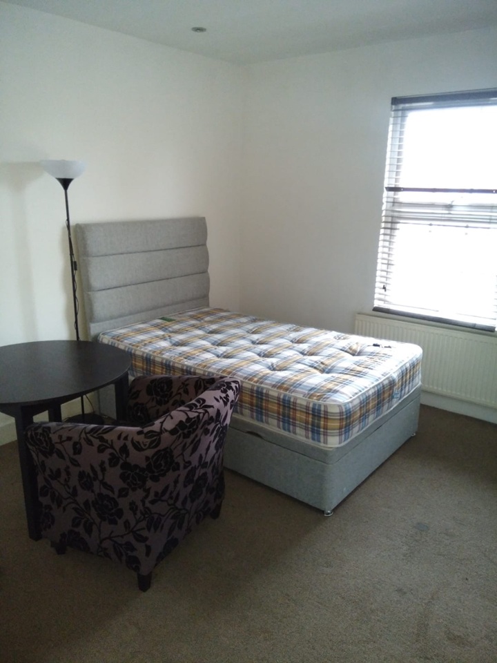 Room in a Shared House, Western Elms Avenue, RG30