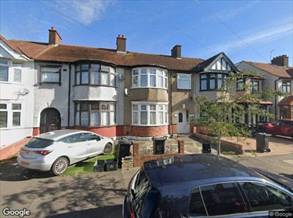 4 Bed Terraced House, Flora Gardens, RM6