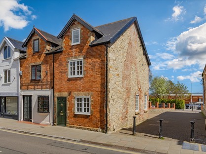 2 Bed End Terrace, Holyrood St, TA20