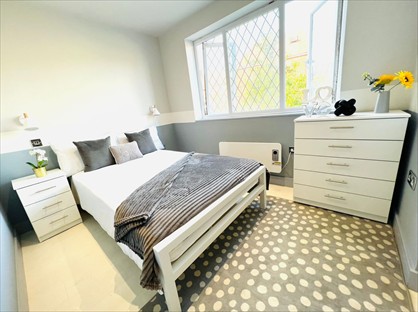 Room in a Shared Flat, Conway Gardens, CR4