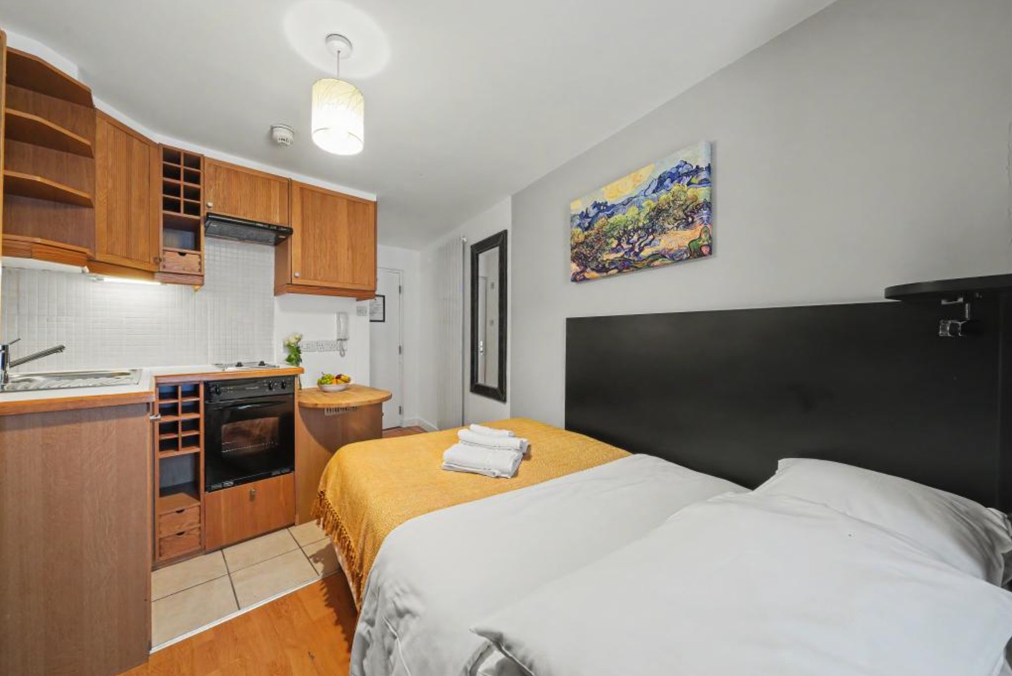 Studio Flat, Cartwright Gardens, WC1H photo 2