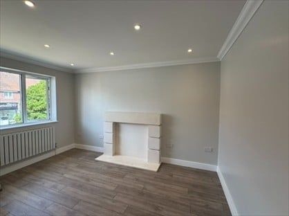 2 Bed Flat, Milburn House, SW20