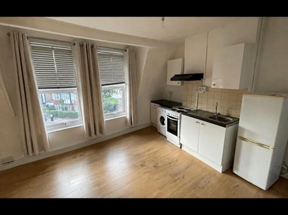 Studio Flat, Richmond Road, TW1