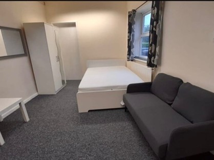 Studio Flat, Wokingham Road University Area, RG6