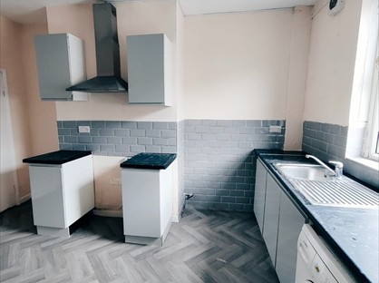 2 Bed Terraced House, Grosvenor Road, S65