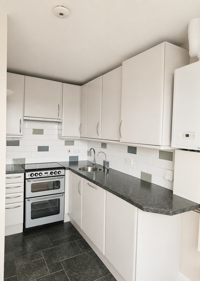 1 Bed Flat, Brook Green, W14 photo 2