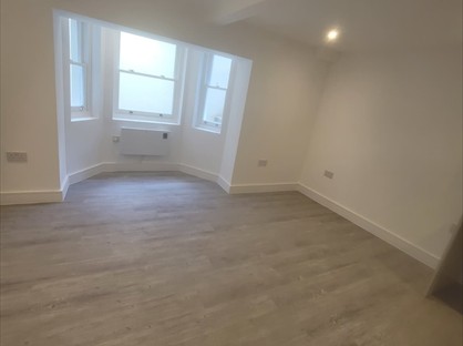 Studio Flat, Beethoven St, W10