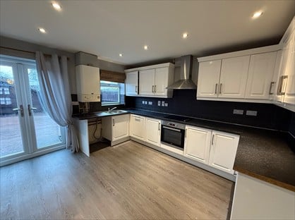 4 Bed Terraced House, Rowms Lane, S64