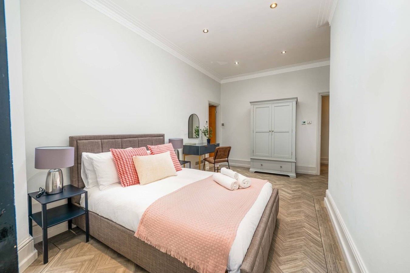 2 Bed Flat, Evelyn Gardens, SW7 photo 4