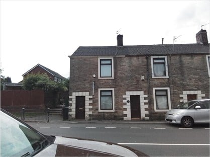 2 Bed Terraced House, Ripponden Road, OL4