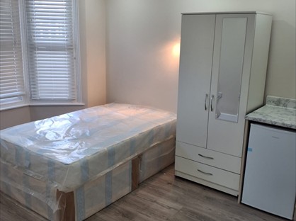 Studio Flat, Leavesden Road, WD24