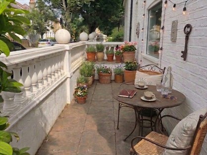 2 Bed Flat, Acton Lane Chiswick, W4