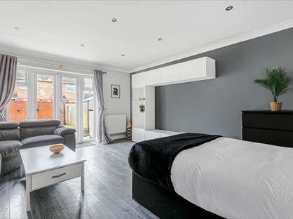 Room in a Shared House, The Pulse, SL3