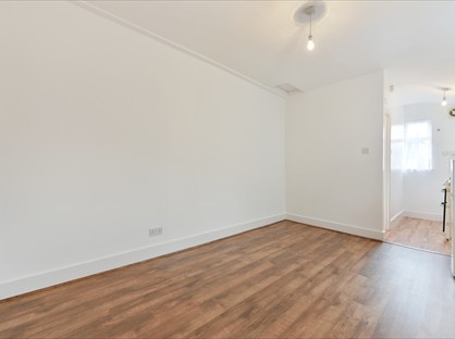 Studio Flat, Blurton Road, E5