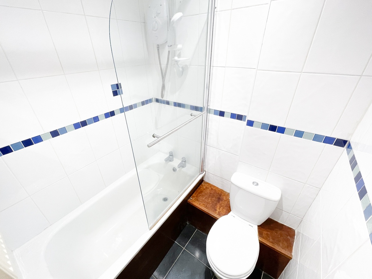 1 Bed Flat, Mackintosh Place, CF24 photo 5