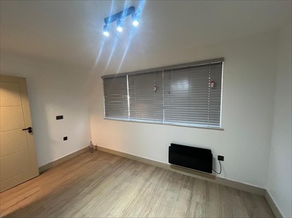 Studio Flat, Rickard Close, SW2