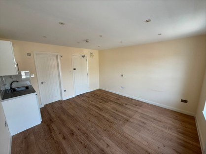 Studio Flat, Myrtle Road, SM1