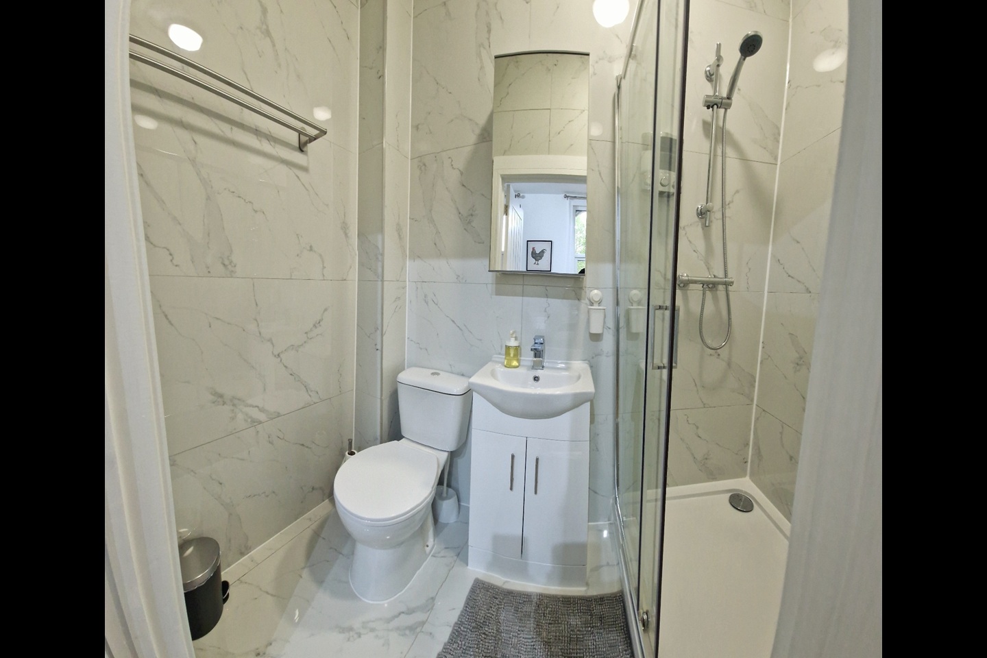 Studio Flat, Sandringham Road, E8 photo 4