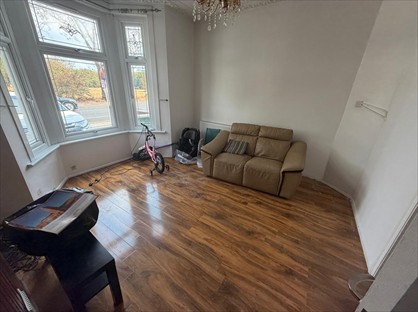 3 Bed Flat, Forest Drive, E12