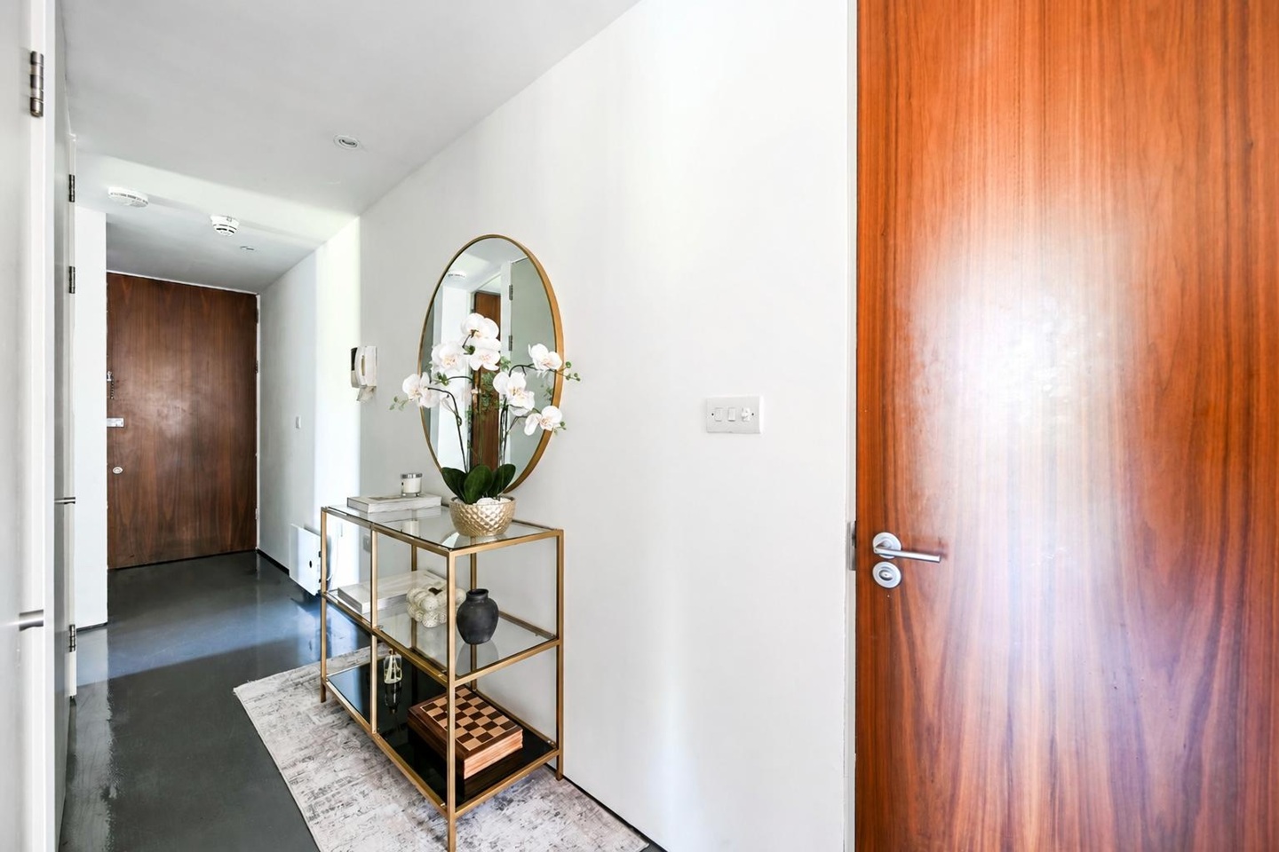 2 Bed Flat, Trundle Street, SE1 photo 2