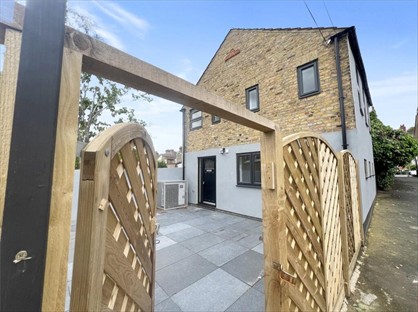 2 Bed Detached House, Lenton Path, SE18