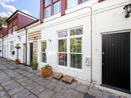 2 Bed Maisonette, Hayloft, SW17