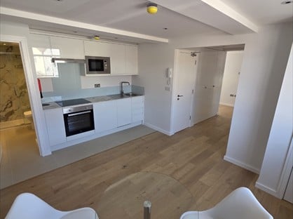 Room in a Shared House, Swan Way, EN3
