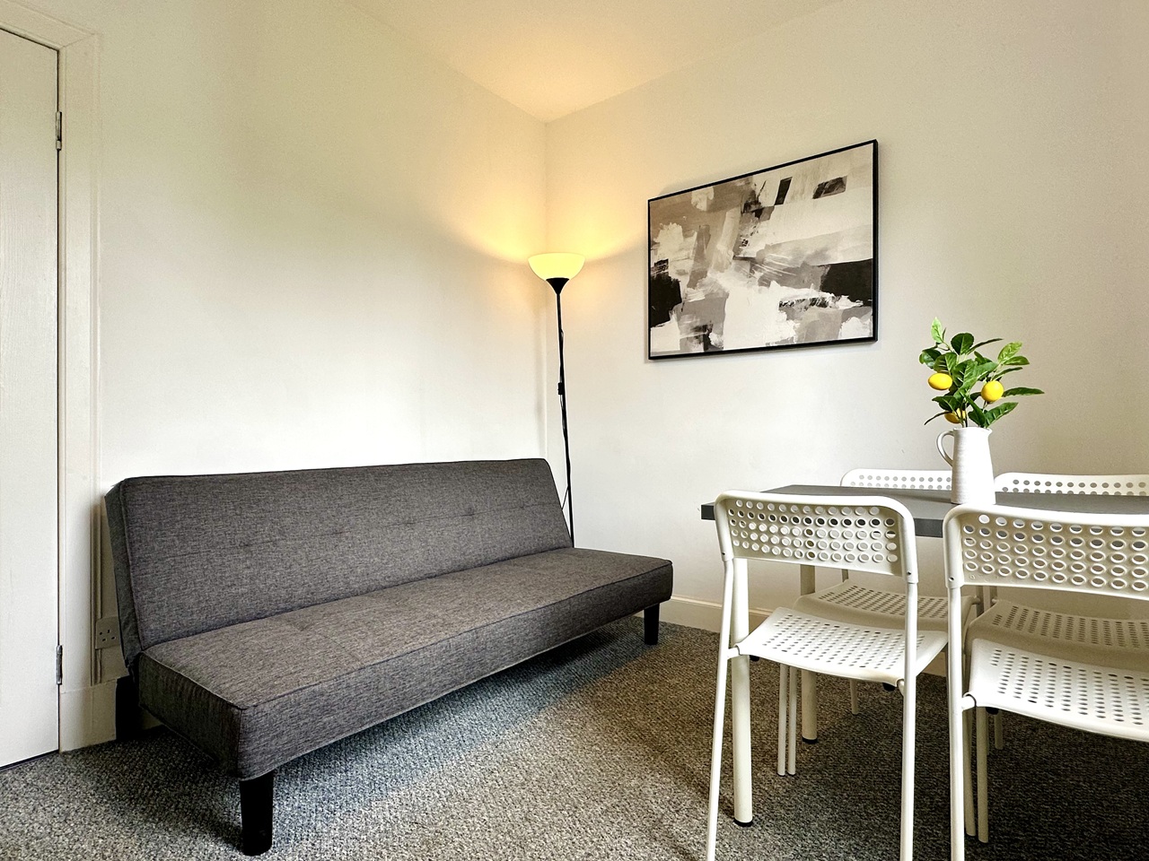2 Bed Flat, Stenhouse Crescent, EH11 photo 3